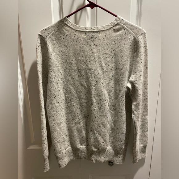Banana Republic 100% Cashmere Sweater. Light gray with black flecks. Size M. - Picture 2 of 5